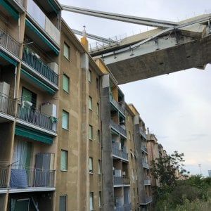 Crollo ponte Morandi, il premier Conte: "Autostrade fuori dal consorzio per la ricostruzione"
