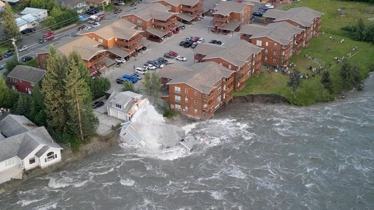 Cede un ghiacciaio in Alaska, stato d’emergenza per le inondazioni