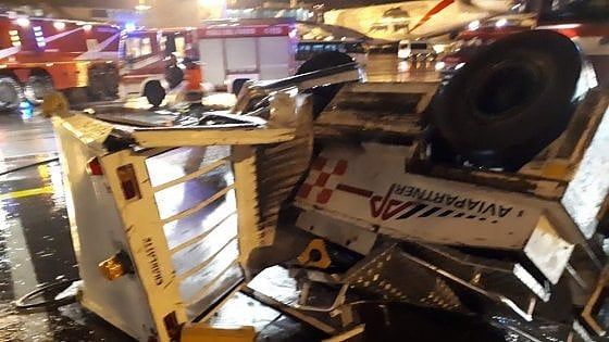 Malpensa, scontro con un trattorino, danni all’ala di un aereo Cessna