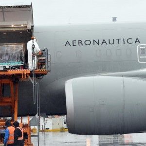 Ebola, a Malpensa il test con l'arrivo di un malato: "Cos&igrave; ci attrezziamo per il virus"