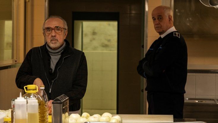 Il film 'Ariaferma' proiettato nel carcere di Bollate, tra i detenuti arrivano Orlando e Servillo: "Con voi un'ora di libertà"