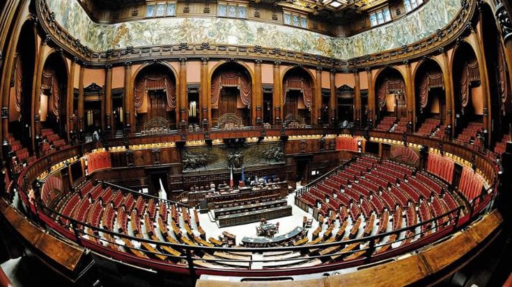 Schlein vince le sue primarie con Conte, via alla corsa delle politiche