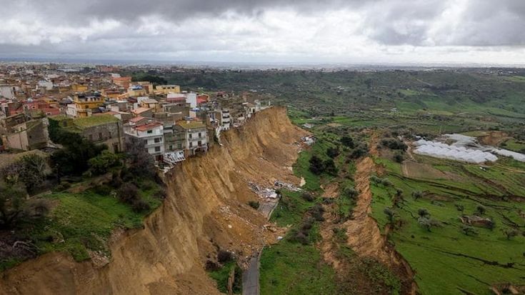 Niscemi, via al piano affitti: caccia a 450 immobili vuoti. Crolla un’altra palazzina