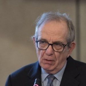 Manovra, Padoan: "Condono fiscale reca gravi danni alle istituzioni e al Paese"