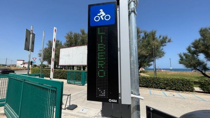 Bari, a Torre Quetta il parcheggio diventa elettronico. Ma le passerelle sono ancora inutilizzabili: "Le prime due saranno riattivate nel weekend" 