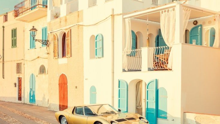 “With Italy, for Italy”, che libro: quando la Lamborghini diventa arte 
