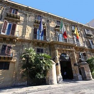 Aiuti per non pagare le tasse, altri 17 politici nel mirino