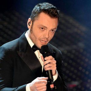 Tiziano Ferro sospende il tour, nessun problema per le date fiorentine