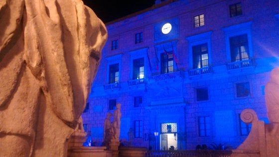 Palermo: Palazzo delle Aquile si illumina di viola per la giornata mondiale delle malattie all'intestino