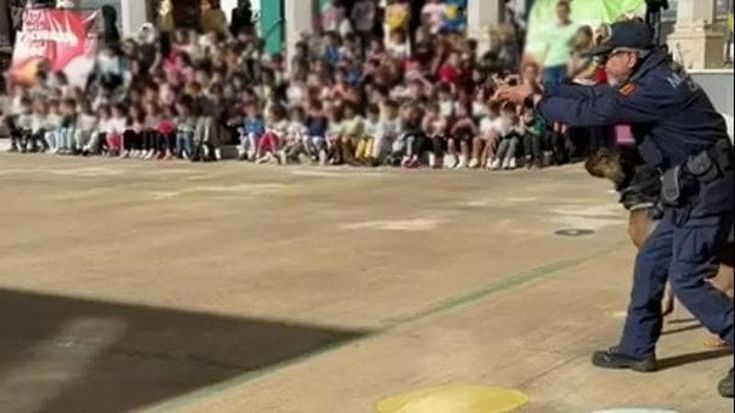 “Papà hanno sparato a scuola”. La lezione shock dei vigili alla materna di Palermo, bimbi in lacrime
