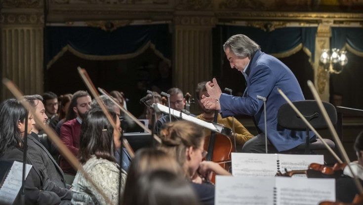 Riccardo Muti, prova d’orchestra: “Io figlio delle bande di paese, le stesse studiate da Verdi”