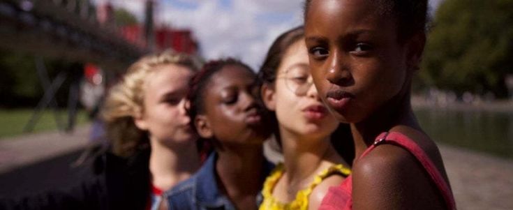 Netflix, sotto accusa il film 'Cuties': sui social impazza  #cancelnetflix: la compagnia crolla in Borsa