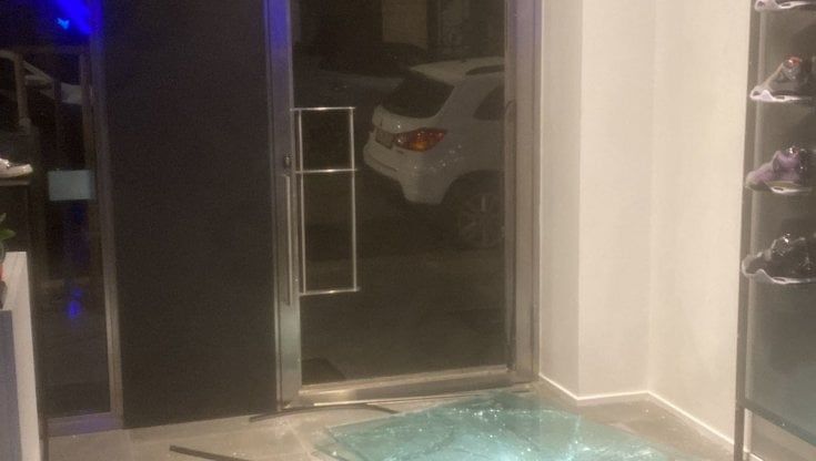 Bari, spaccata in centro: danni da migliaia di euro in un negozio inaugurato da meno di due settimane