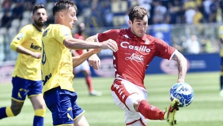 Il Bari pareggia a Modena 1-1: sfuma l'ultima possibilità di promozione diretta in A. Ora blindare il terzo posto