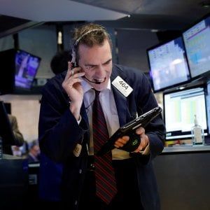 Borse Ue positive, petrolio ai massimi dal 2014. Il dollaro consolida i guadagni