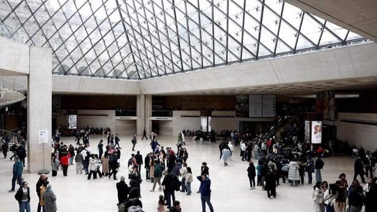 Nuovi guai per il Louvre: la direzione è costretta a chiudere temporaneamente la Galleria Campana