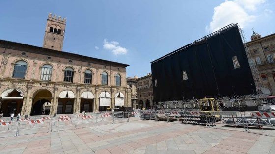 Bologna, "sul maxischermo in piazza solo la finale degli Europei"