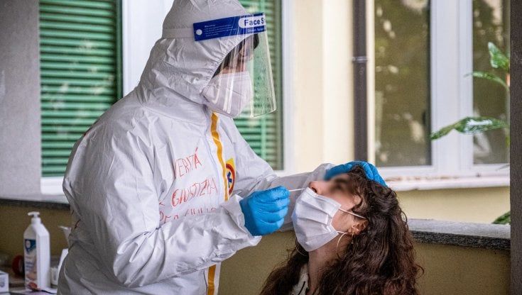 Covid, occhi puntati sui turisti: nel weekend seimila arrivi dai Paesi a rischio