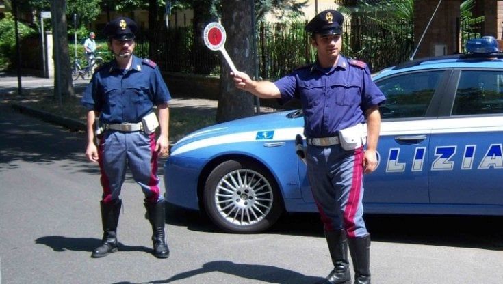 Sperona auto della gendarmerie e viene arrestato, in Italia era ricercato da due mesi