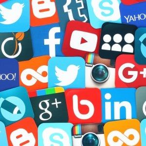 Passione social, nel tempo  gli italiani abbandonano
