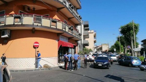 Ferito alla schiena all'interno di un panificio del Catanese, fermato l'aggressore