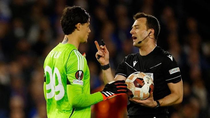 Chi è Zwayer, l'arbitro di Italia-Albania