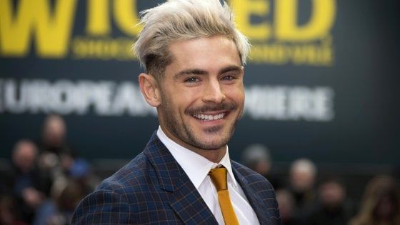 Zac Efron ringrazia su Twitter: "Sono stato malato ma ora sono a casa con famiglia e amici"