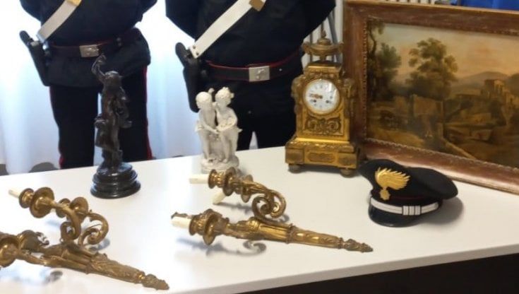 Parma, antiquario 75enne mette a segno tre furti durante la fiera