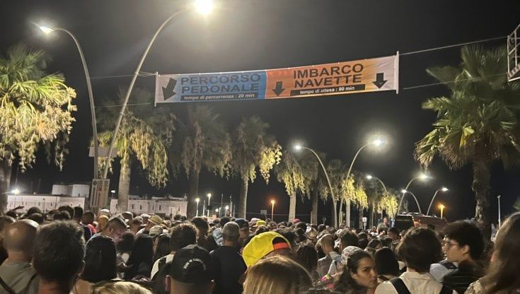 Jova beach a Barletta, polemiche per il parcheggio: "Un'ora e mezza per la navetta". Il sindaco: "Solo un deterrente"