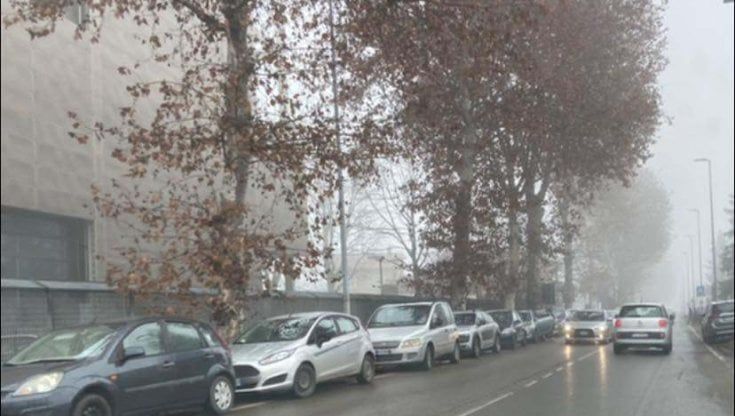Hub vaccinale in via Mantova, sosta selvaggia in strada
