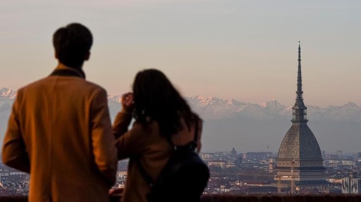 Il Piemonte fa il record di turisti e i matrimoni scoprono le Langhe