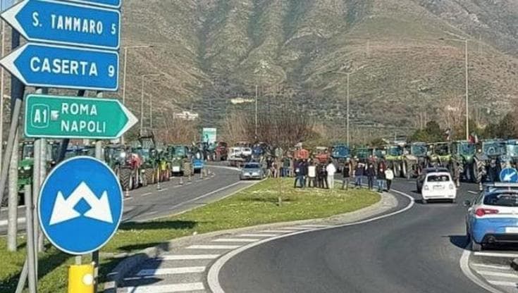 Camionista investito e ucciso nel Casertano durante la protesta dei tir: travolto da una vettura