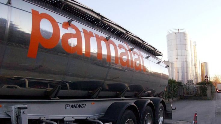 Da Parmalat a Luxottica, fuga da piazza Affari e il listino perde peso