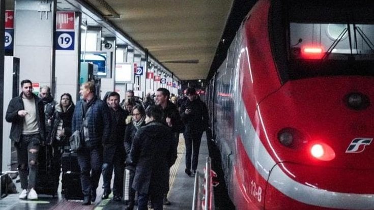 L’odissea dei pendolari in Piemonte, a ottobre nuovo record di treni in ritardo