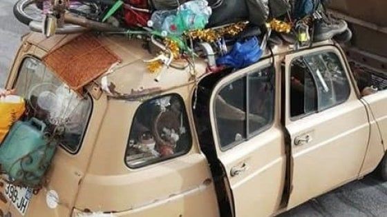 Coronavirus, la Renault 4, i francesi e la caccia all'untore: parla l'argentino che li ospita ad Acitrezza