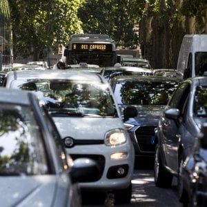 Cinquanta milioni per gli appalti pubblici intelligenti, si comincia con la mobilità sostenibile