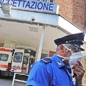 Colera, migliorano le condizioni del bimbo: madre stazionaria