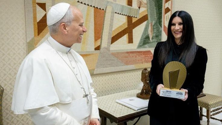 Papa Leone XIV riceve Laura Pausini: “Sono un suo fan da molti anni”