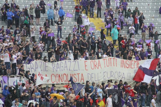 Tifosi in festa per la vittoria della Fiorentina