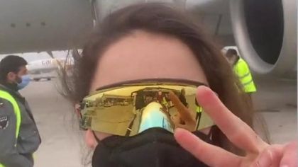 Sofia Goggia in volo verso Pechino: 