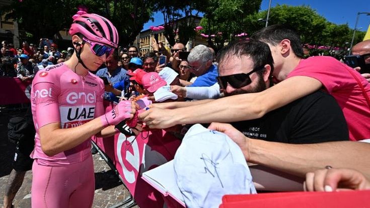 Giro d’Italia, Pogacar e l’allergia ai pollini: quello che un corridore può fare per difendersi