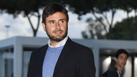 Migranti, Di Battista vuole aprire la frontiera (americana)