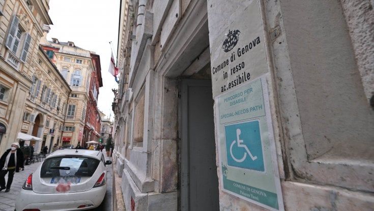 Un giovane disabile a Genova: "Ascensore rotto non posso celebrare un matrimonio a Tursi". Il vicesindaco:"Risolveremo il problema"