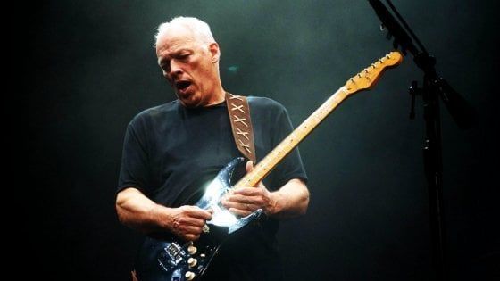 Gilmour vende le sue chitarre per beneficenza: "Spero che qualcuno possa inventarci un nuovo suono" 