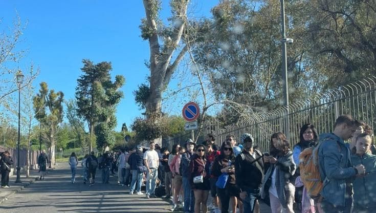 Pompei, weekend da record: più di 70 mila negli Scavi ma restano i disagi Circum