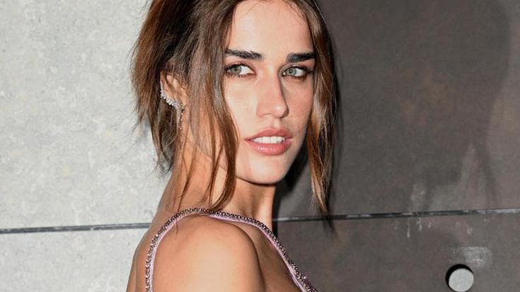 Febbre, testo e significato della canzone di Clara a Sanremo