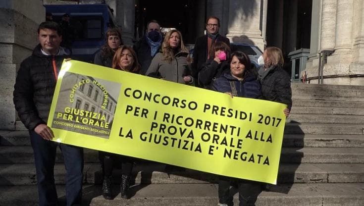 Scuola, la protesta dei candidati presidi: "Irregolarità nel concorso, attendiamo ancora l'udienza"