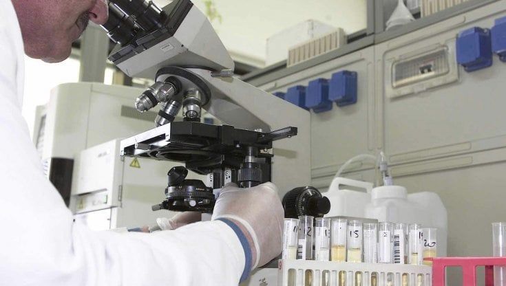 Sanità a Napoli, ressa per gli esami nei centri diagnostici: "Per un prelievo anche due ore"