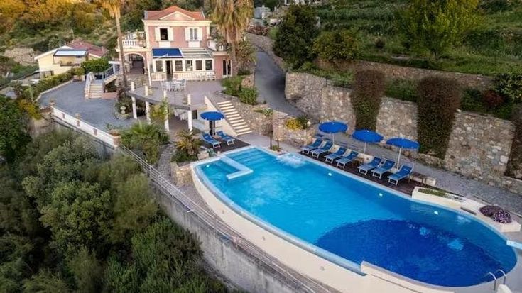 Ospedaletti, la piscina da sogno è extralarge. Il Tar:“Abusiva dal 2002: va demolita”