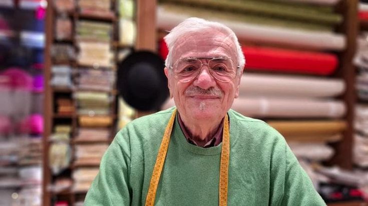 Il sarto: “Mozzette e talari, il Papa nella hit dell’eleganza è un po’ anche merito mio”
